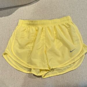 Women’s Nike Tempo Shorts 3”